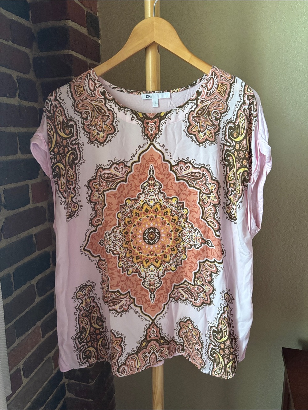 DR2 Pink Medallion Paisley Short Sleeve Blouse Size XL